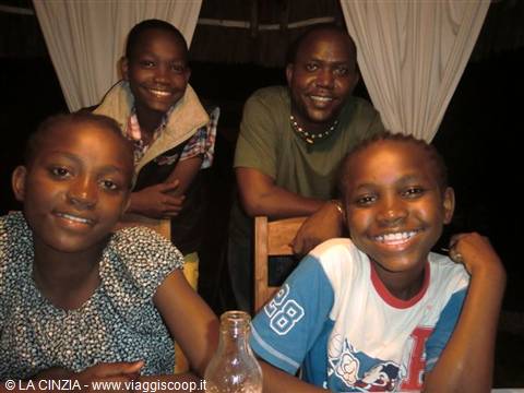 LA TRANA FAMIGLIA ZIO THOMAS E I SUOI NIPOTINI CHE STA CRESCENDO DA PADRE DA 7 ANNI!!