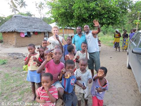 VISITA AI VERI VILLAGGI AFRICANI - LA GENTE DI THOMAS