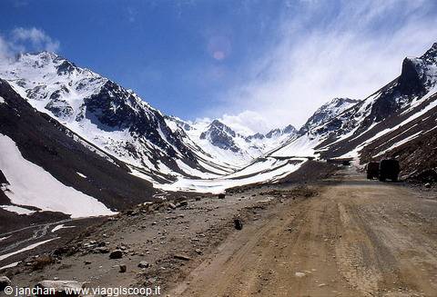 Passo del Salang (3800 mslm) sulla catena dell'Hindukush, la strada che porta a Mazar-e-Sharif