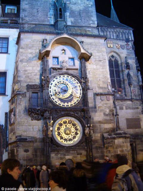 La piazza dell'orologio