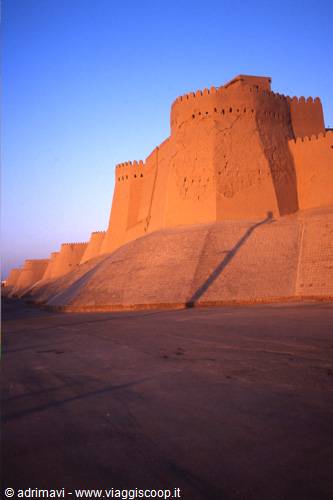 Khiva - mura al tramonto