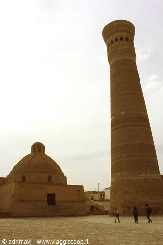 Bukhara - minareto di Kalon e madrasa Amir Khan