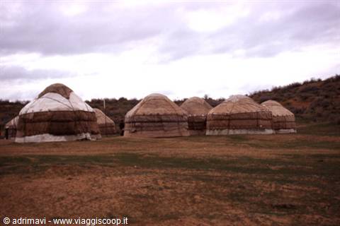 campo di yurte - kizil-kum desert