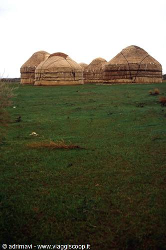 campo di yurte - kizil-kum desert