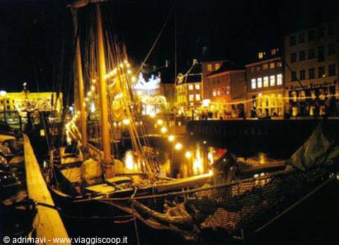 canale di Nyhavn di notte - Copenaghen