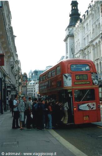 caratteristico bus a due piani - Londra