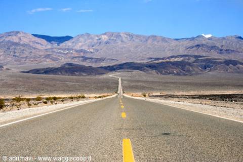 lungo la Death Valley