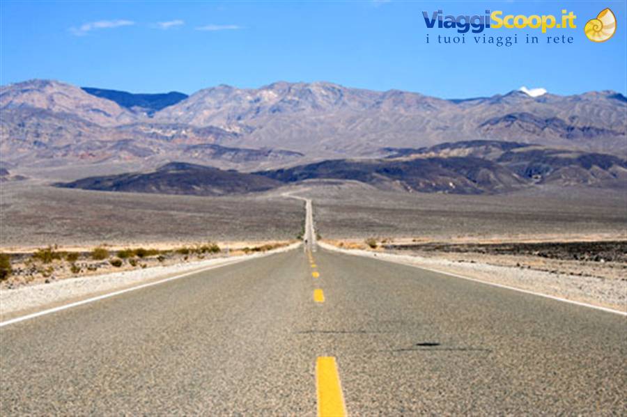 lungo la Death Valley
