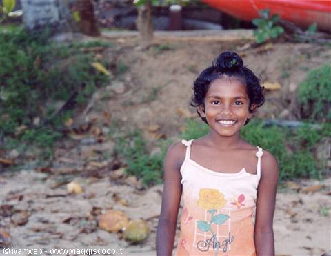 Nilani, una delle bambine che era sempre con noi in spiaggia...