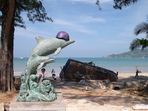 il 28/12/2004  mattina a Patong-Phuket