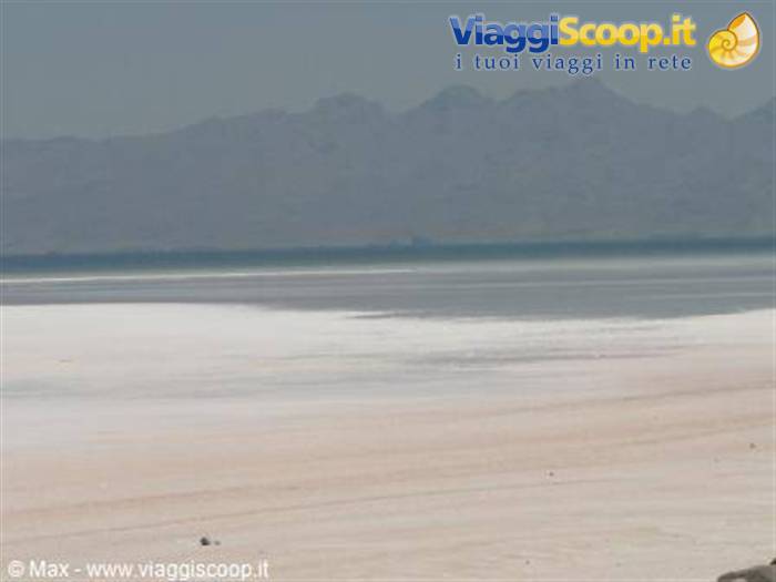Orumyeh - veduta della valle del lago, si noti l'effetto della temperatura sulla fotografia.