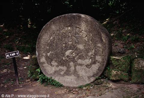 Tikal Altare V