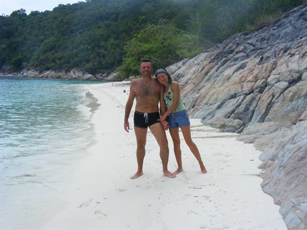 ROMANTIC BEACH (PERENTHIAN)