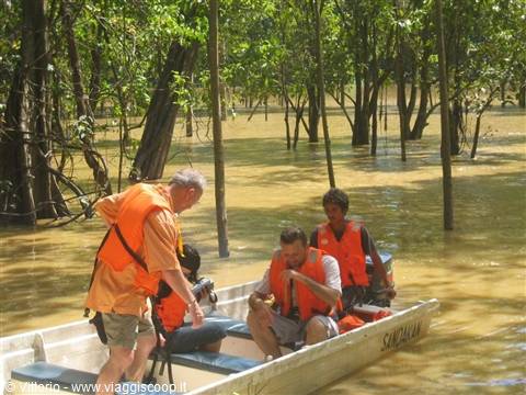 Fiume Kinabatang...sulla canoa