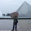 IO DAVANTI AL MUSEO DEL LOUVRE FRANCIA 
