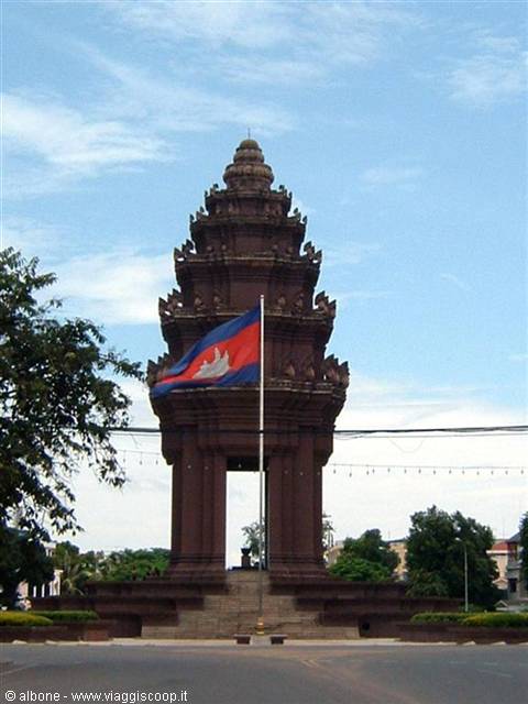 Phnom Penh - Monumento Dell'Indipendenza