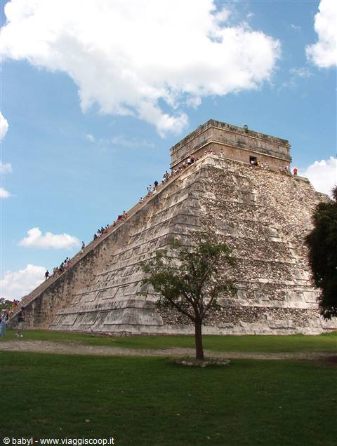 la famosissima piramide di Chichen Itza