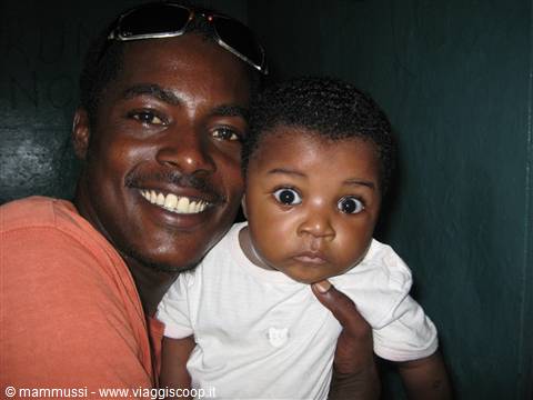 Kenya Watamu  Dasha e il suo bimbo