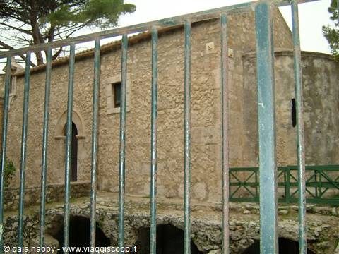 Chiesa San Nicolò dei cordari, all'interno del Teatro greco