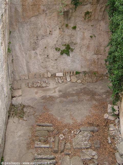 Piscina romana, all'interno del Teatro greco