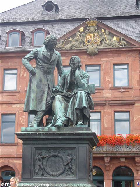 HANAU STATUA DEI FRATELLI GRIMM