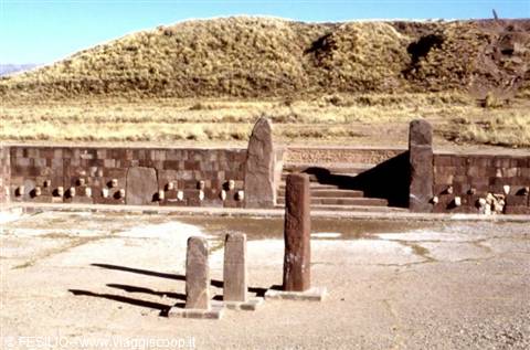 TIAHUANACO TEMPIO SEMISOMMERSO