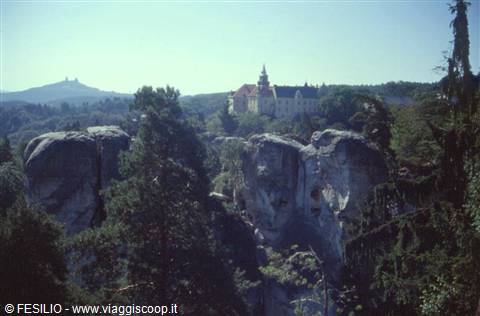 HRUBA SKALA