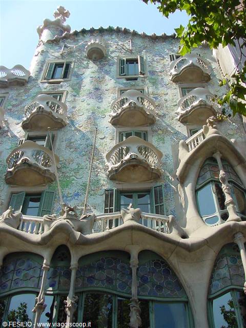 CASA BATTLO