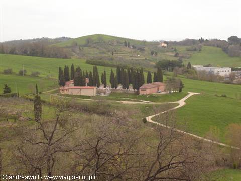 Il piccolo cimitero di Trequanda