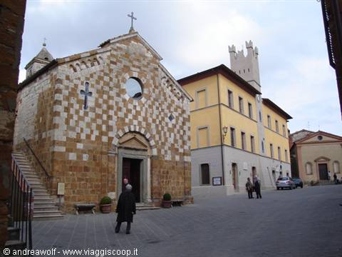 La piazza del borgo medievale di Trequanda