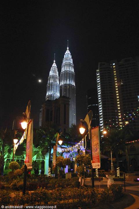 Le Petronas dall'ufficio del turismo
