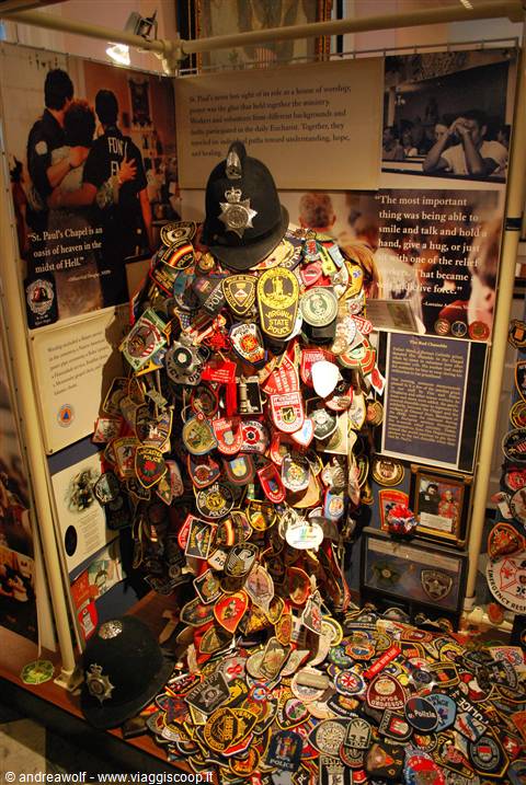 Commovente monumento ai caduti dell'attentato dell'11 settembre all'interno della St Paul's Chapel