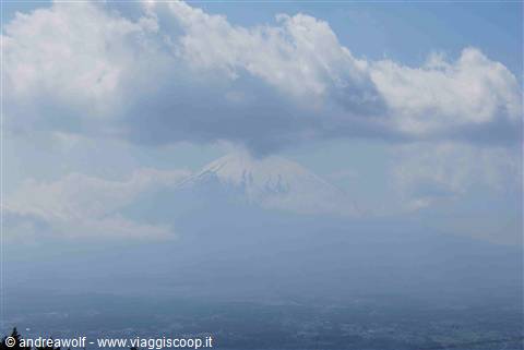 Monte Fuji tra la foschia