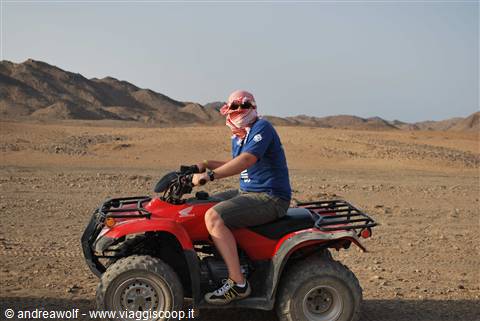 Giro in quad ne deserto