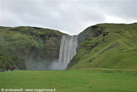 I 62 metri della cascata di Skógarfoss