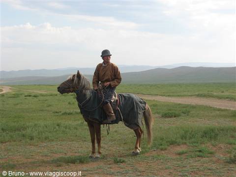 Cavaliere nella steppa mongola