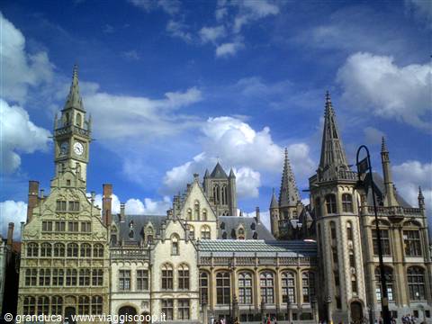 Gand : campanili fra le nuvole
