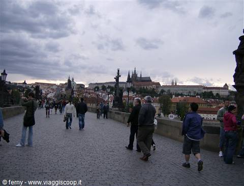 praga - passeggiata sul  Ponte Carlo