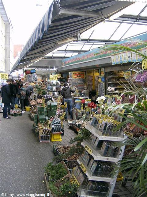 mercato dei fiori su chiatte