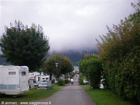 camping  Lampele in riva al lago 