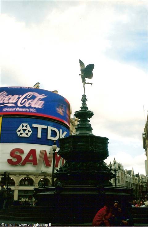 PICCADILLY CIRCUS