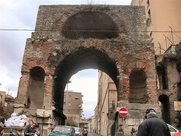 Benevento - Arco Sacramento