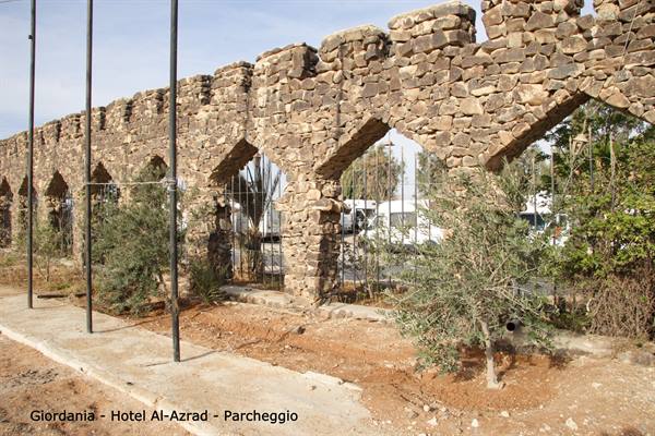 Giordania - Parcheggio Hotel Al-Azrad