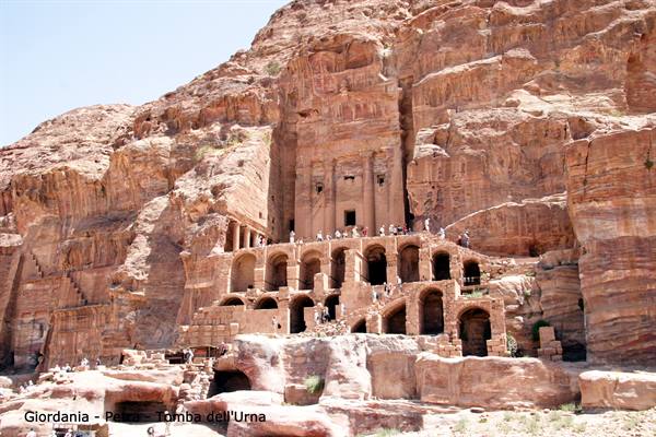Giordania - Petra - tomba dell'urna