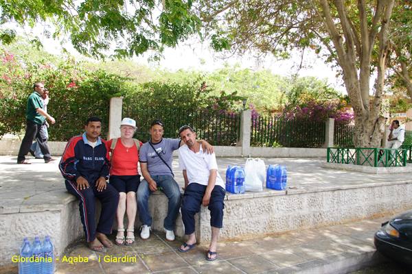 Giordania - Aqaba - il poliziotto, Tina, Sofian e Nael