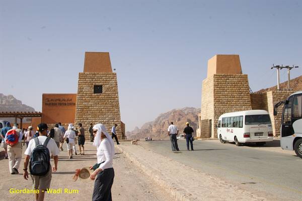 Giordania - Wadi Rum - l'entrata alla riserva naturale