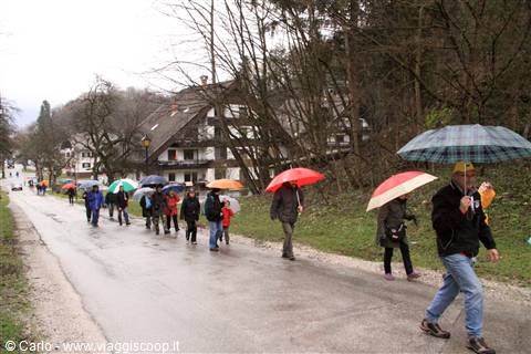 a piedi verso il Castello di Bled