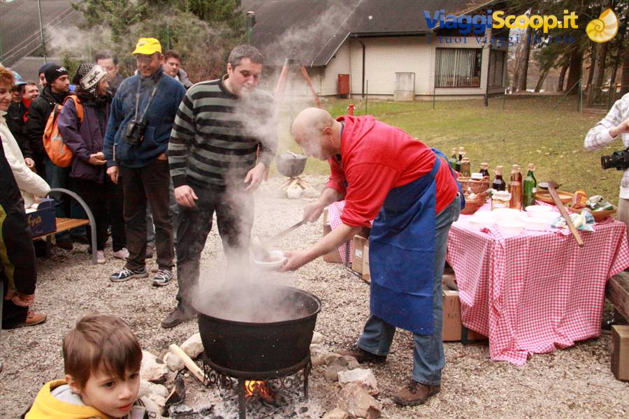 Campeggio Bled - il Goulash cotto nel paiolo