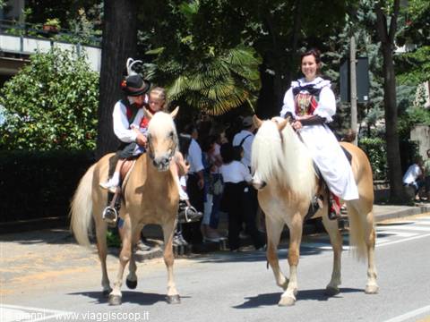 Sfilata per le vie di Merano 2