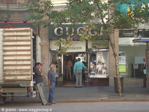 Montevideo: particolare della Avenida 18 de Julio